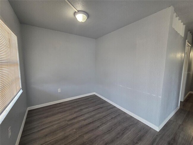 Building Photo - 706 W Dixie Ave