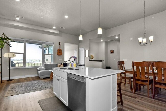 Building Photo - 6826 School House Dr