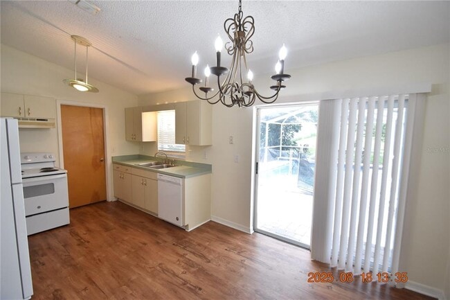 Building Photo - 38927 Carr Dr
