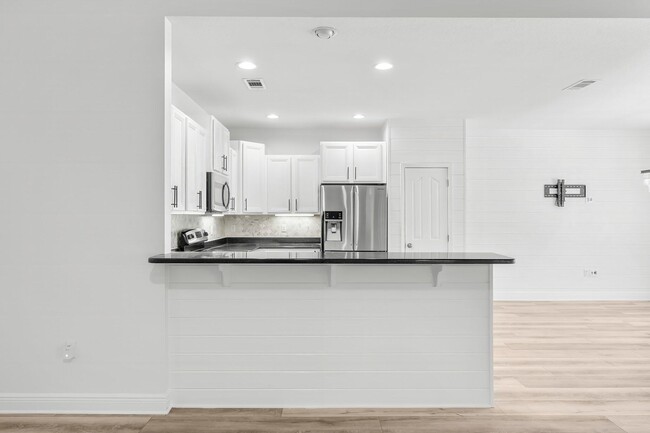 Building Photo - 120 Kinley Ave
