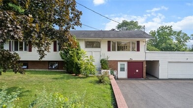 Building Photo - 137 Honness Ln