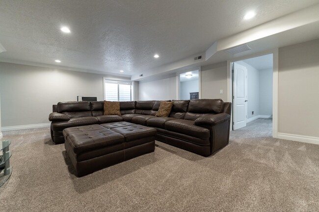 Building Photo - 646 S 150 E