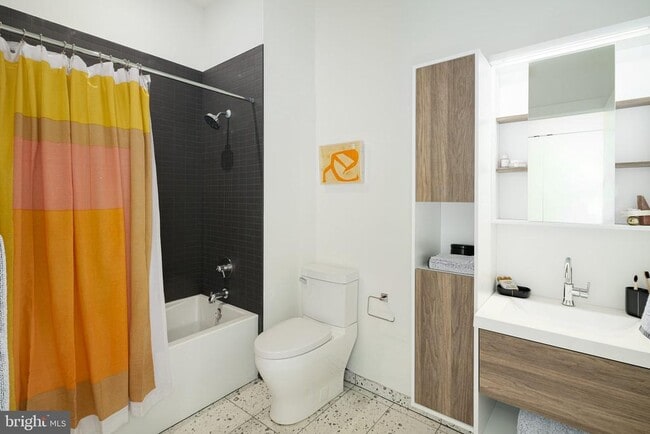 Building Photo - 5013 Springfield Ave