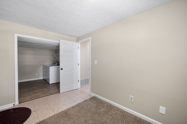 Building Photo - 9212 Foxtail Ct