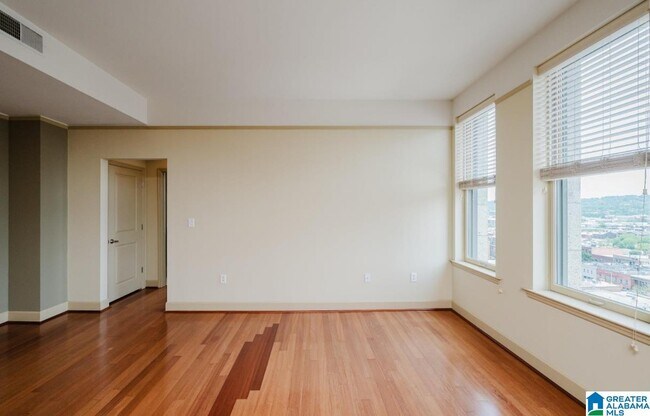 Building Photo - 2024 2nd Ave N