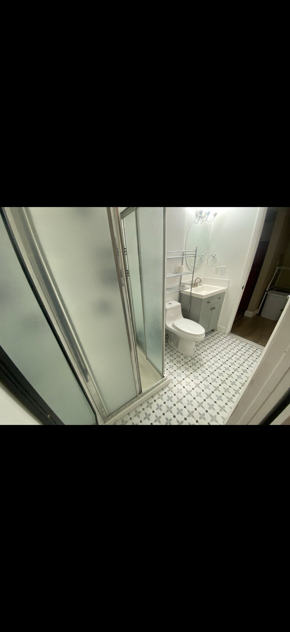 Building Photo - 4 Oak St