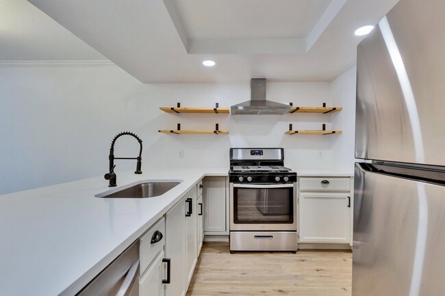 Building Photo - 6910 Lovely Ln