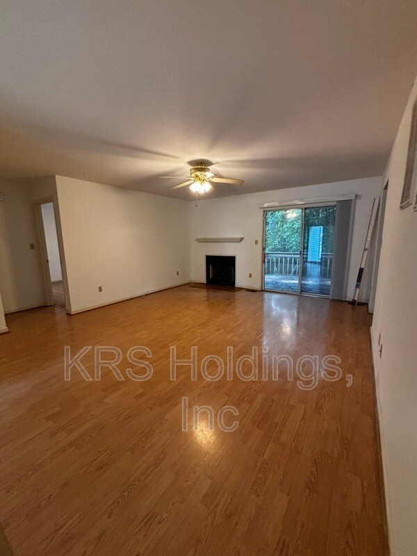 Building Photo - 3320 Pinecrest Cir