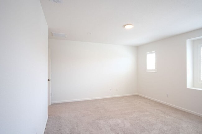 Building Photo - Beautiful Home in Manteca off of the 99, P...