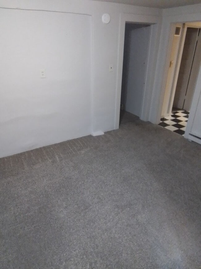 Building Photo - 4 Bedroom close to downtown, bike and walk...