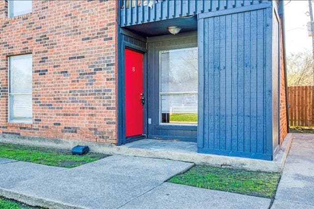 Building Photo - 916 Isbell Rd