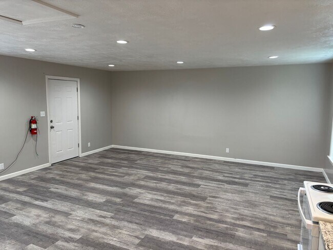 Building Photo - 1292C