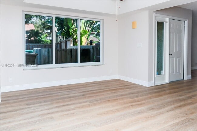 Building Photo - 8320 SW 39th Ct