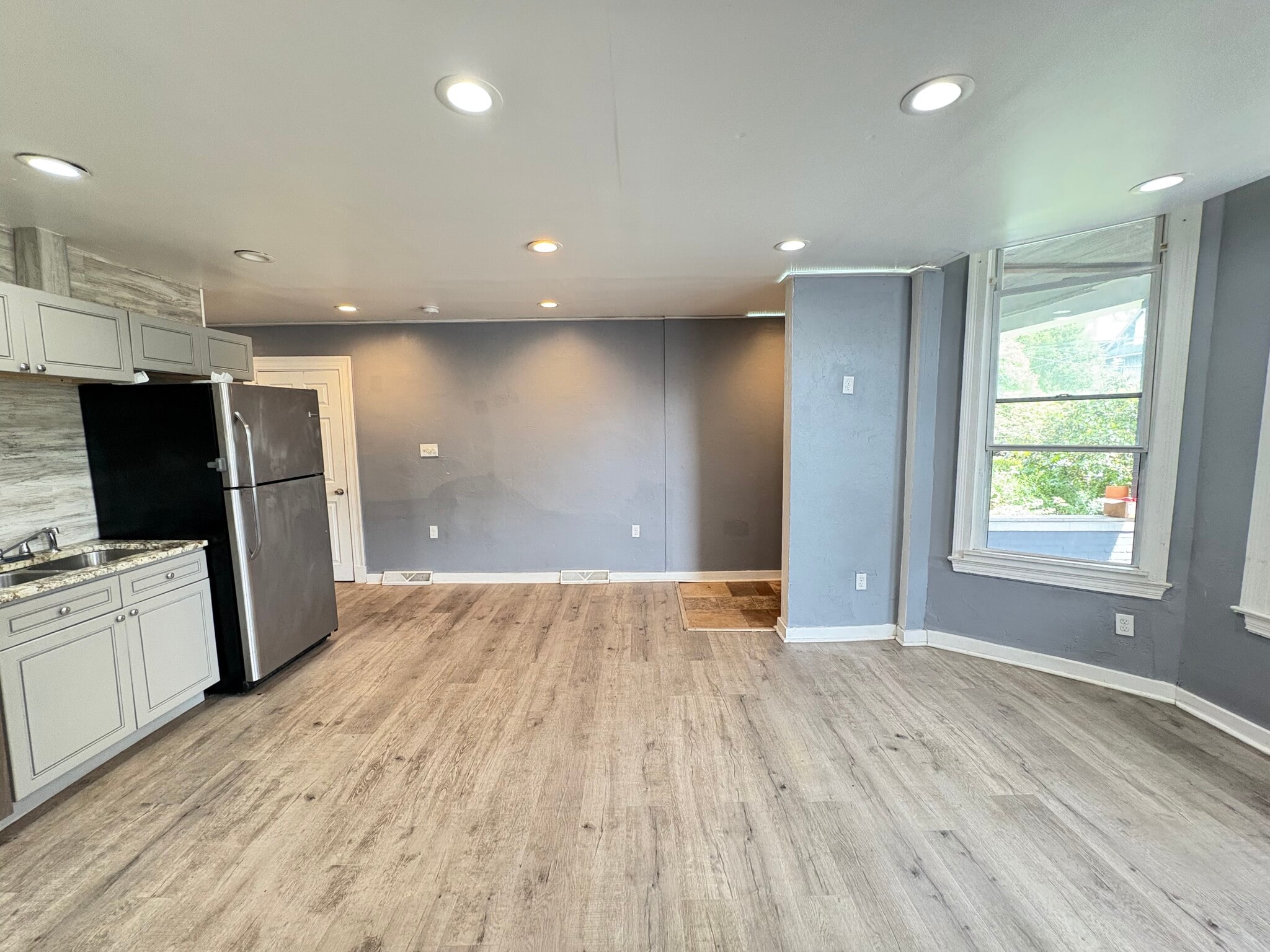 Building Photo - 5807 Hobart St