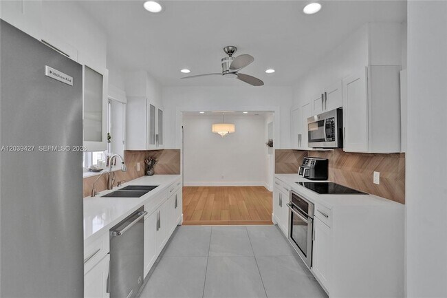 Building Photo - 213 NE 43rd St