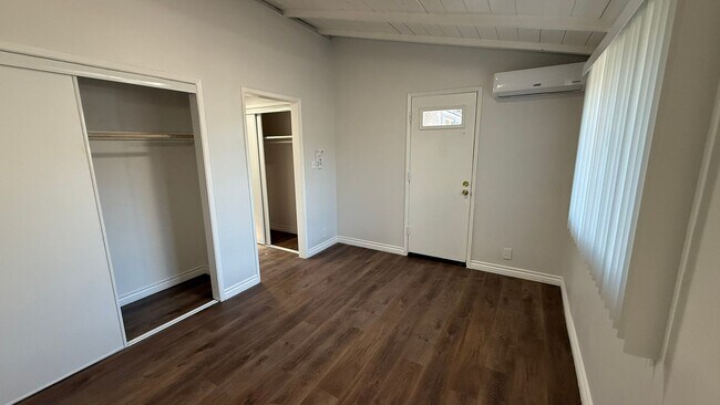 Building Photo - Incredible Remodled 4 bedroom House