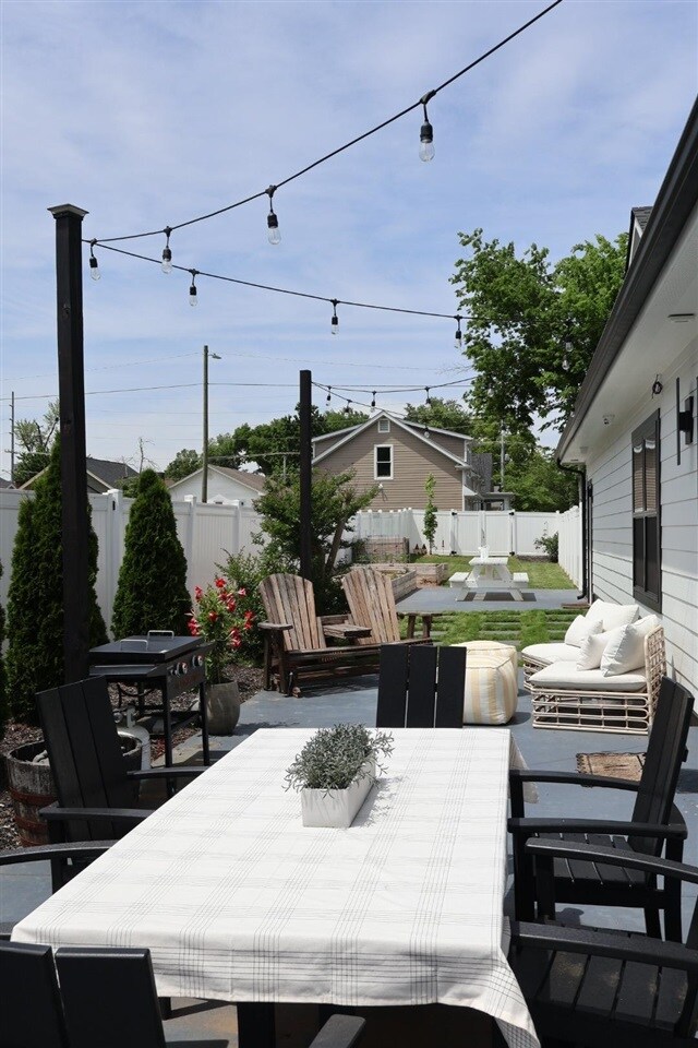 Building Photo - 1011 Nutwood St