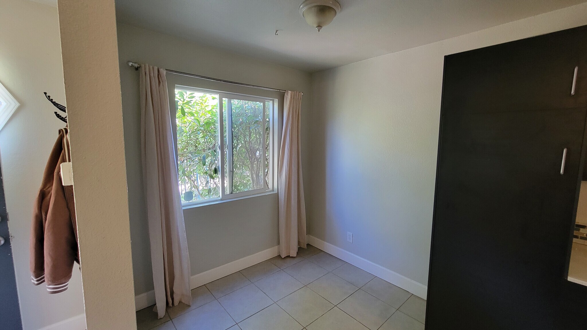 Building Photo - 3116 San Carlos Way