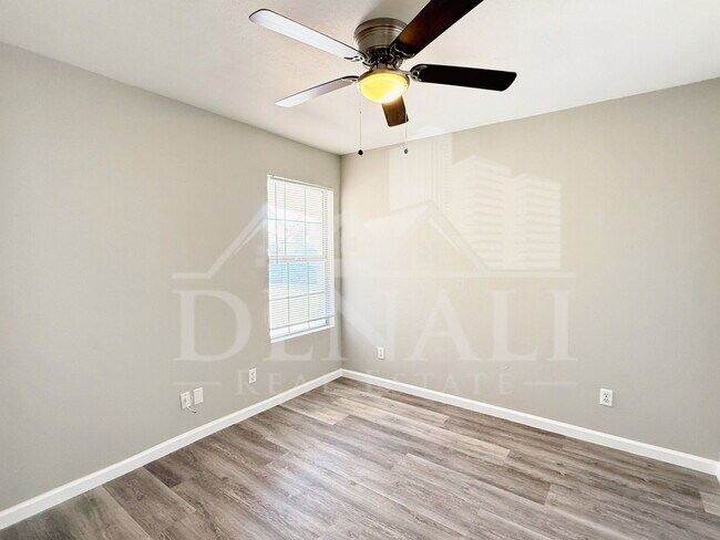 Building Photo - 490 E Bart Dr