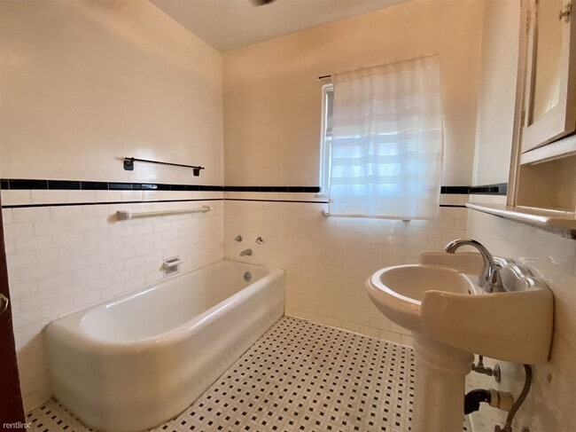 Building Photo - 2 br, 1 bath House - 3138 Bancroft Street