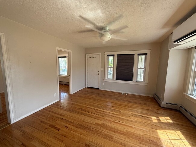 Building Photo - Three bedrooms, one bathroom, pet friendly, one car detached garage!