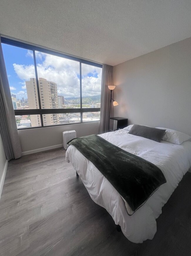 Building Photo - 2 Bedroom, 2 Bath, 2 Parking, AC at Iolani Court Plaza