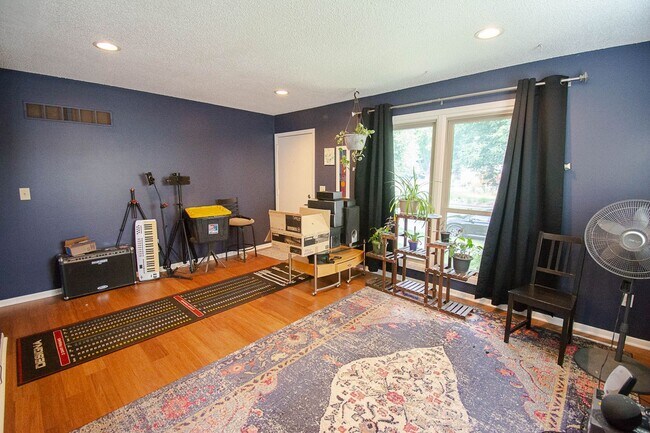 Building Photo - 1308 40th St NW