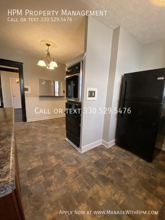 Building Photo - 1421 Piper Ct NW