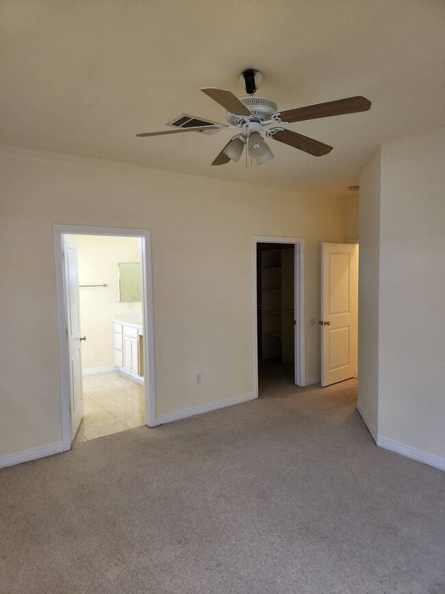 Building Photo - Must See Beautiful Home!