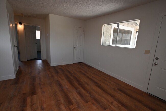 Building Photo - 2 Bedroom Apartment -Las Vegas -NO PETS -1...