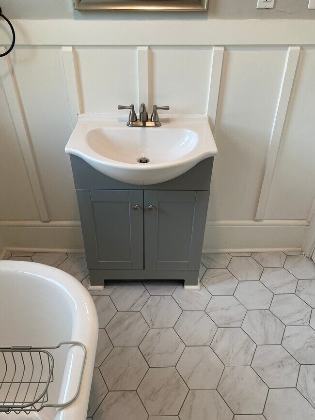 Building Photo - 1022 Hamilton Avenue