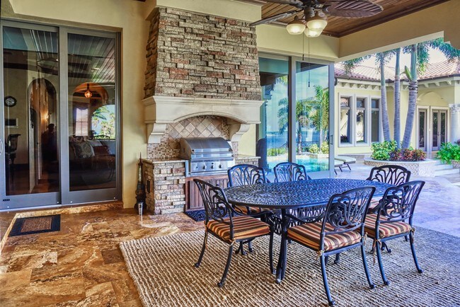 Building Photo - 1363 Oceanview Dr