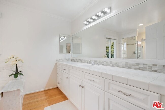 Building Photo - 3855 Rambla Pacifico St
