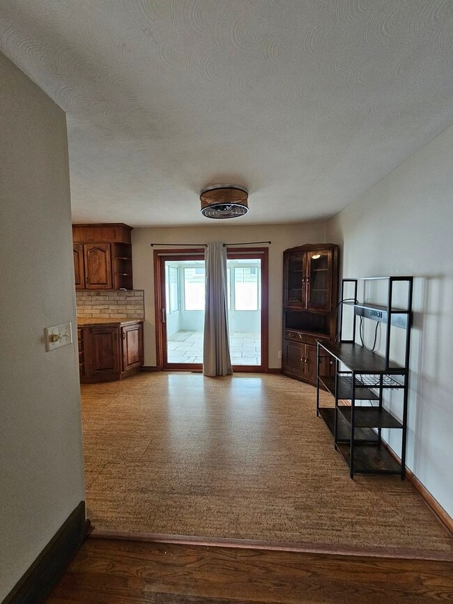 Building Photo - South Shores! 3 Bed, 1.5 bath