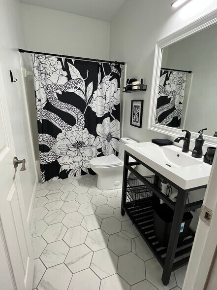 Guest bathroom - 1200 Jasper St