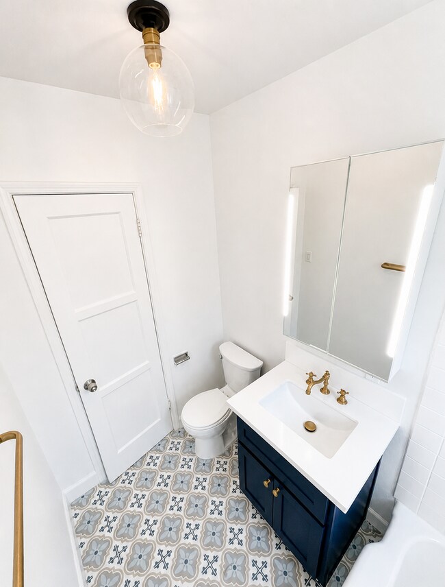 Building Photo - Remodeled 2BR in NoHo – New Kitchen, 2 Parking Spaces, Walk to NoHo West Mall
