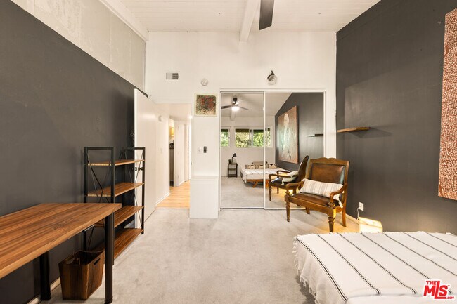 Building Photo - 6425 Green Valley Cir