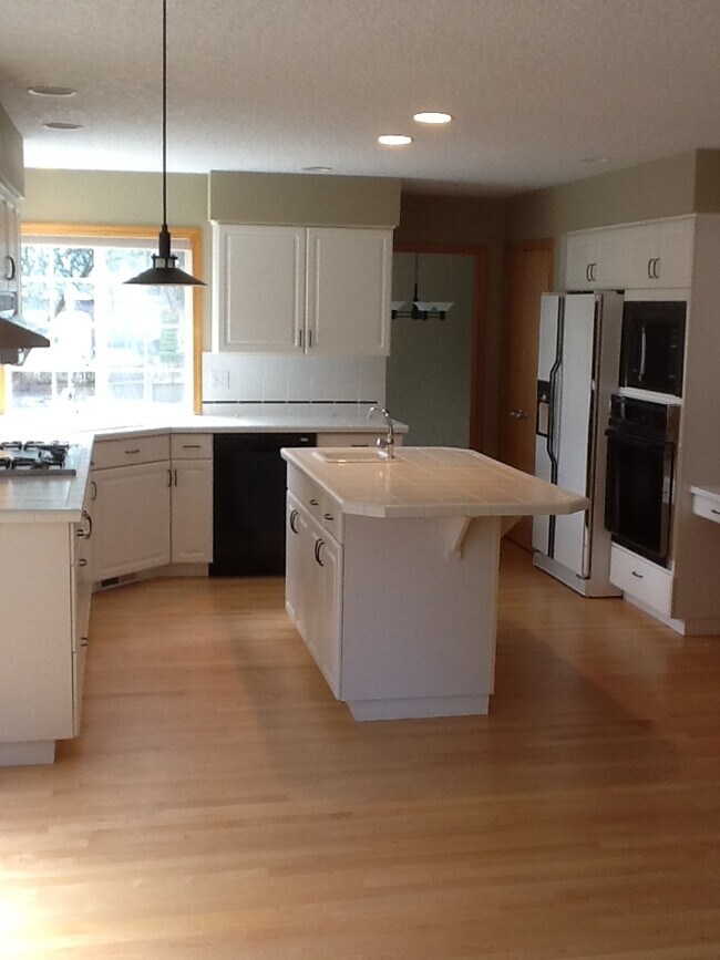 Building Photo - 12507 SE 24th St