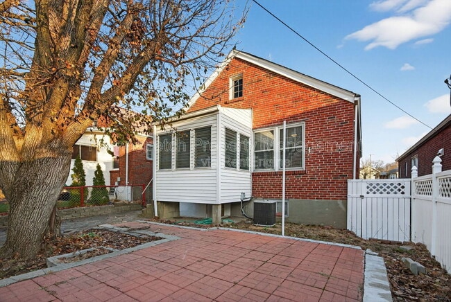 Building Photo - 3155 Hampton Ave