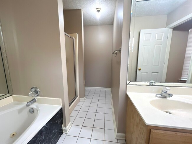 Building Photo - 9347 Garden Woods Dr