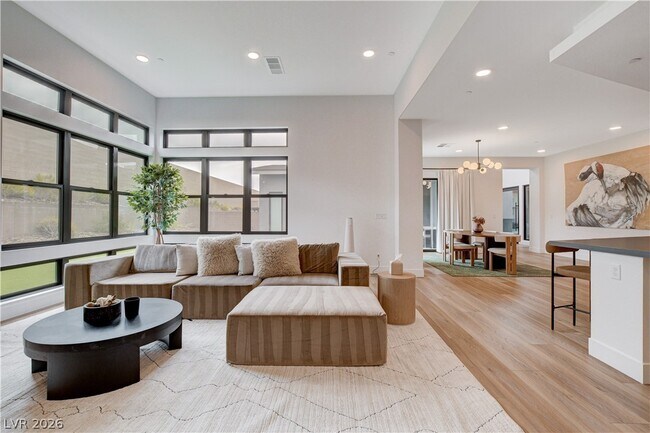 Building Photo - 779 Willits St