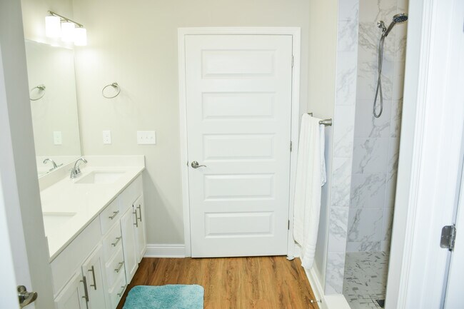 Building Photo - 108 Canvas Ln