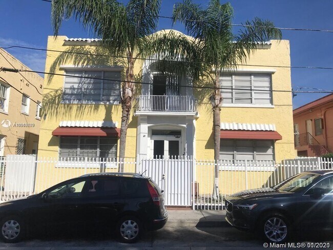 Building Photo - 529 SW 7th Ct