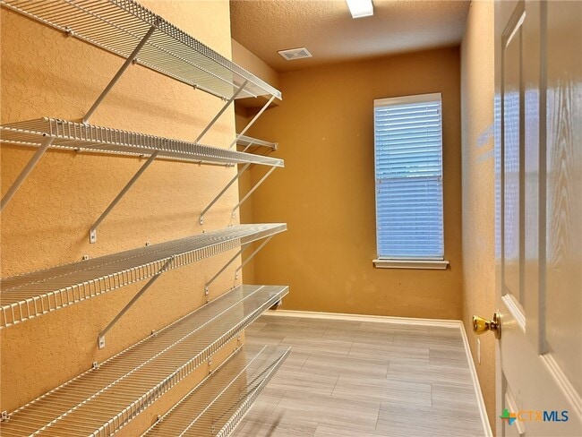 Building Photo - 2384 Medina Dr