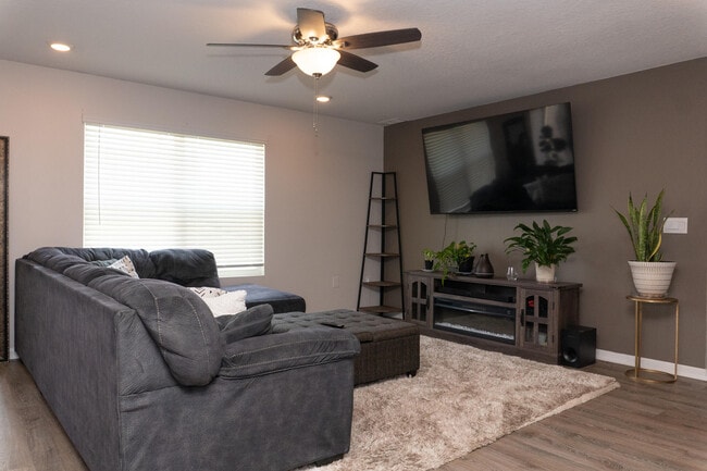Building Photo - 1114 Valor Walk