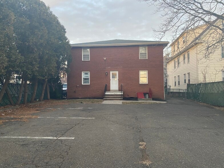 Building Photo - 74 Saltonstall Ave