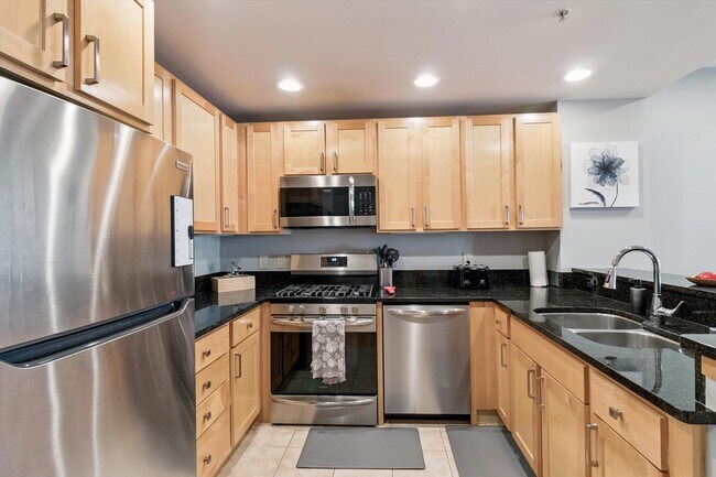 Building Photo - 333 W Mifflin St