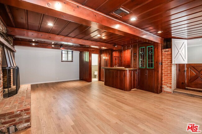 Building Photo - 4649 Sancola Ave