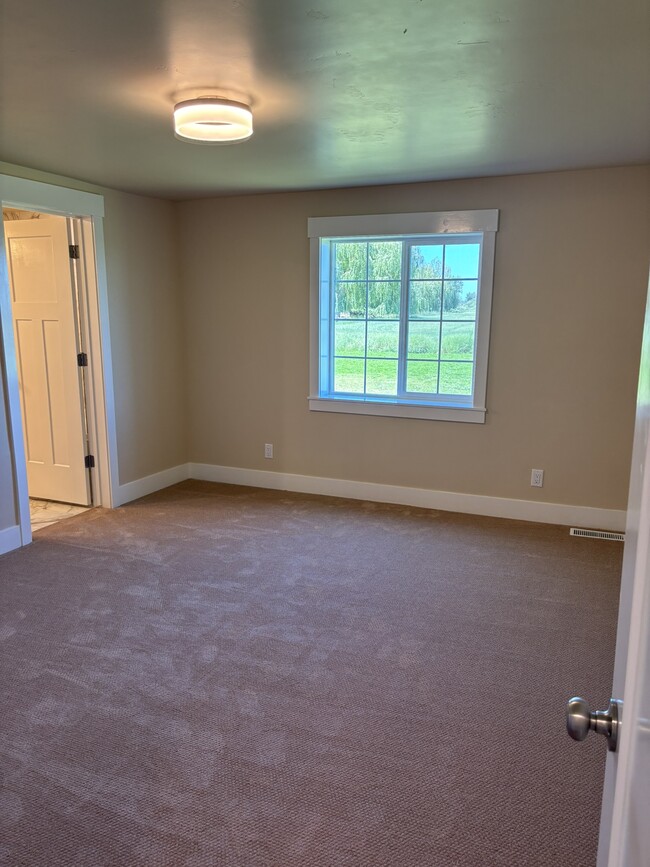 Building Photo - 5265 S 4300 W