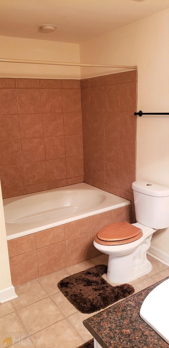 Building Photo - 1101 Juniper St NE